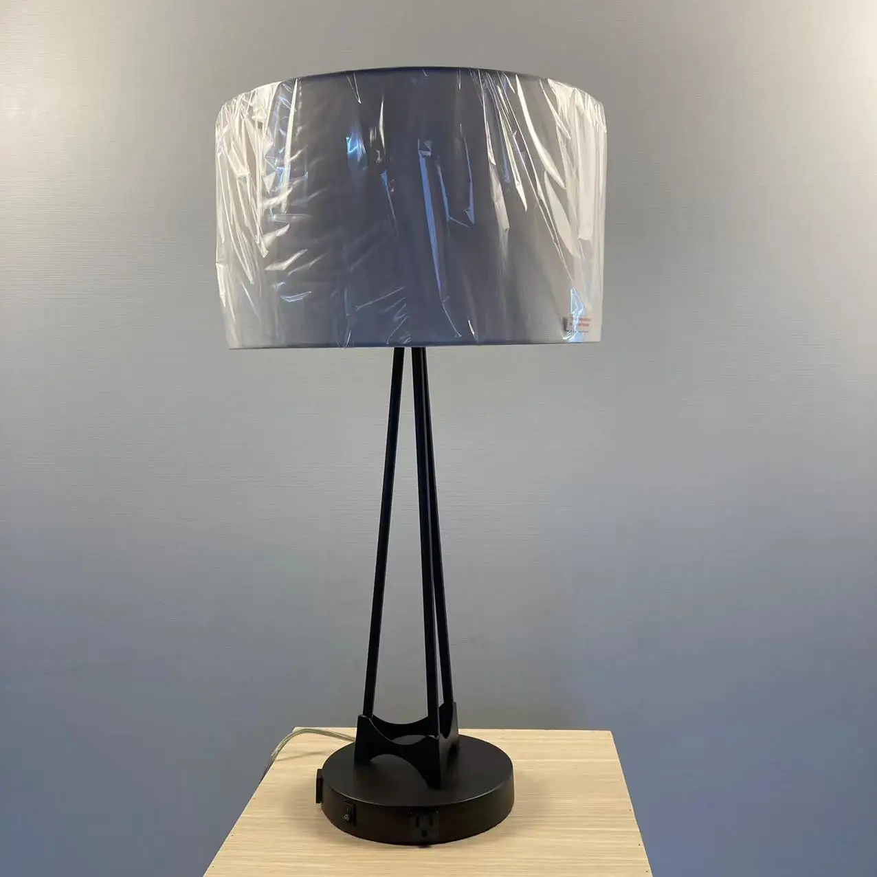 UL listed Hampton Holiday Inn Candlewood Staubridge hotel factory metal bedside table lamp with electrical power outlet