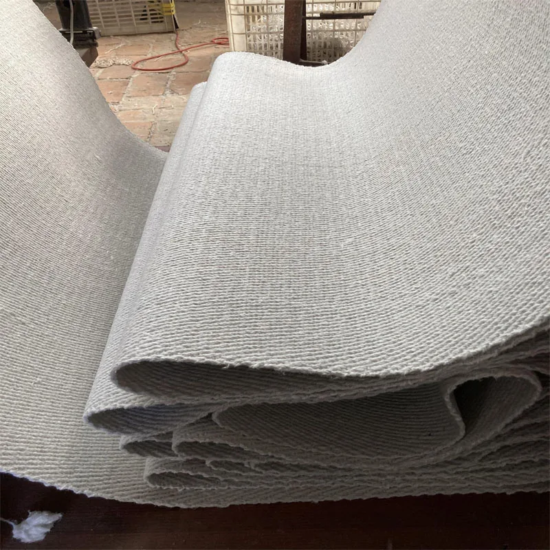 Light refractory ceramic fiber rope with high strength, good toughness and plasticity