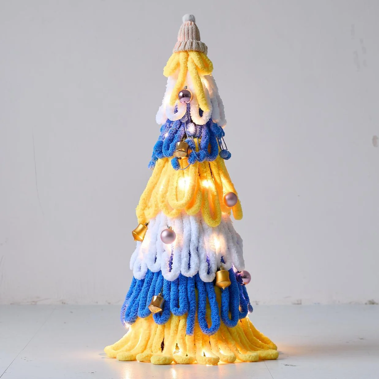 Christmas Artificial Plant bear Inside  office home decoration  Christmas shop window display decoration