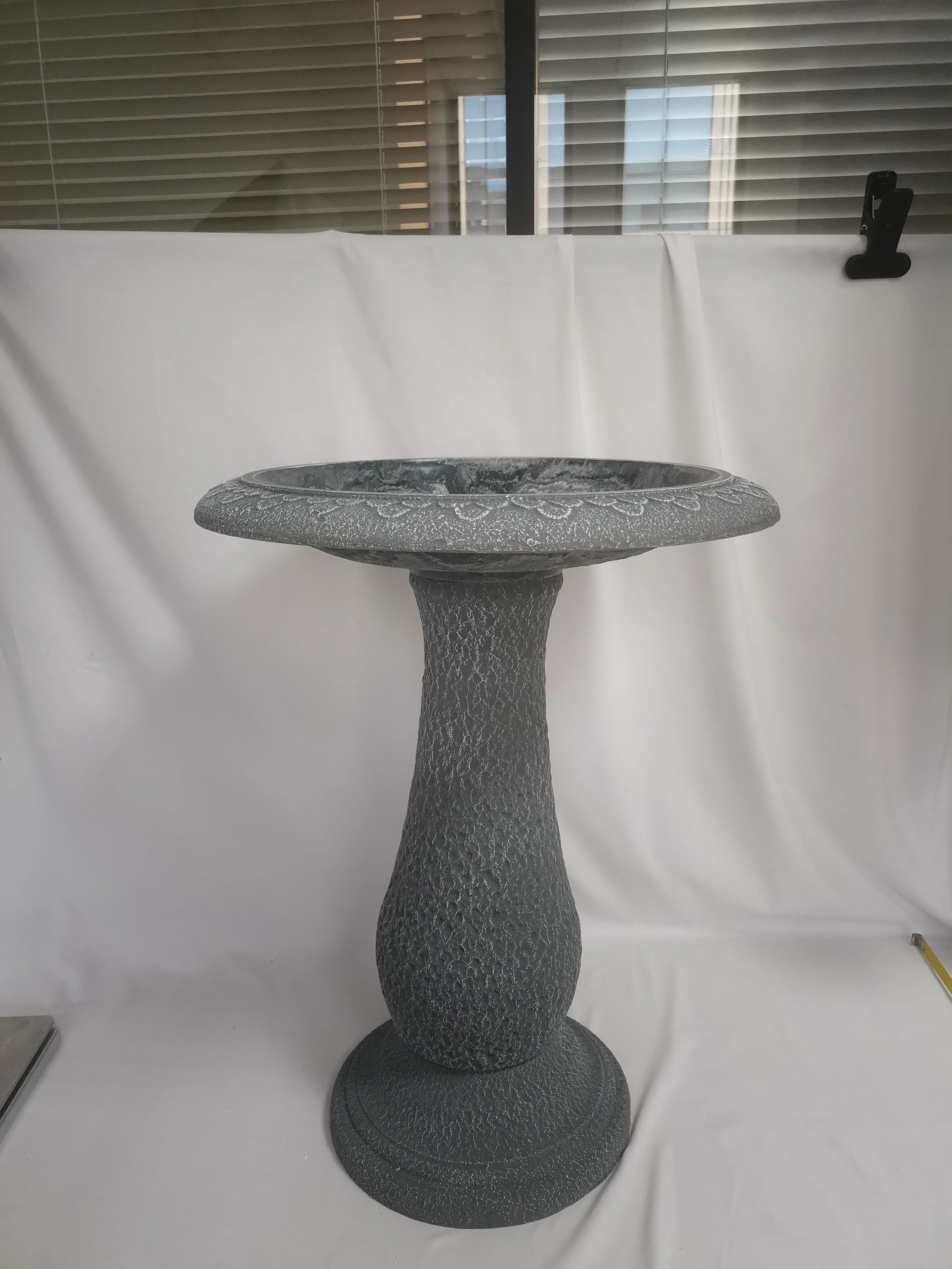 Bird bath Outdoor Lightweight Bird bath for Garden with Antique Flower Bird bath Used in Outside Patio Pond Green