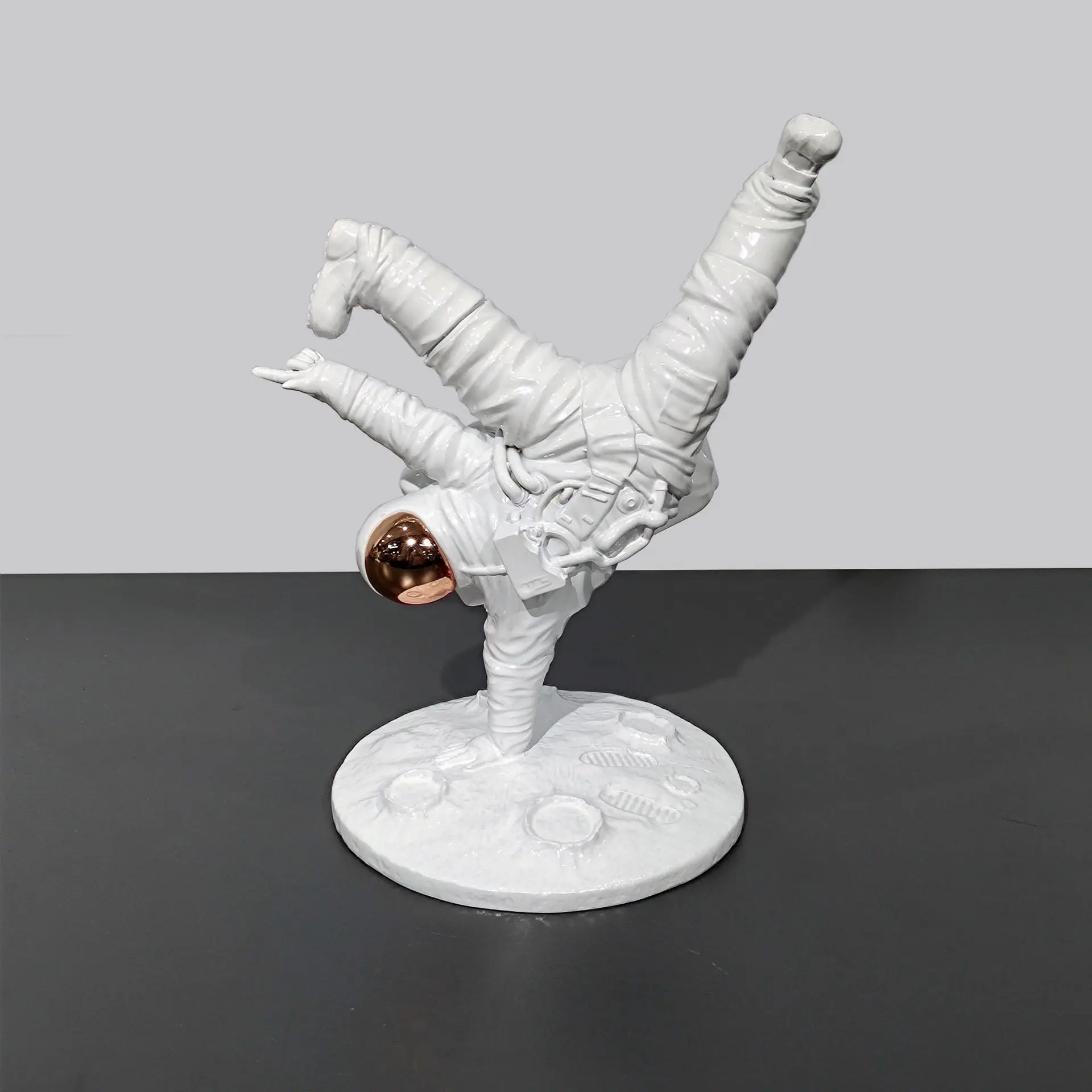 Room decoration crafts resin art toys spaceman handstand pose statue hop street dance astronaut action figures sculpture
