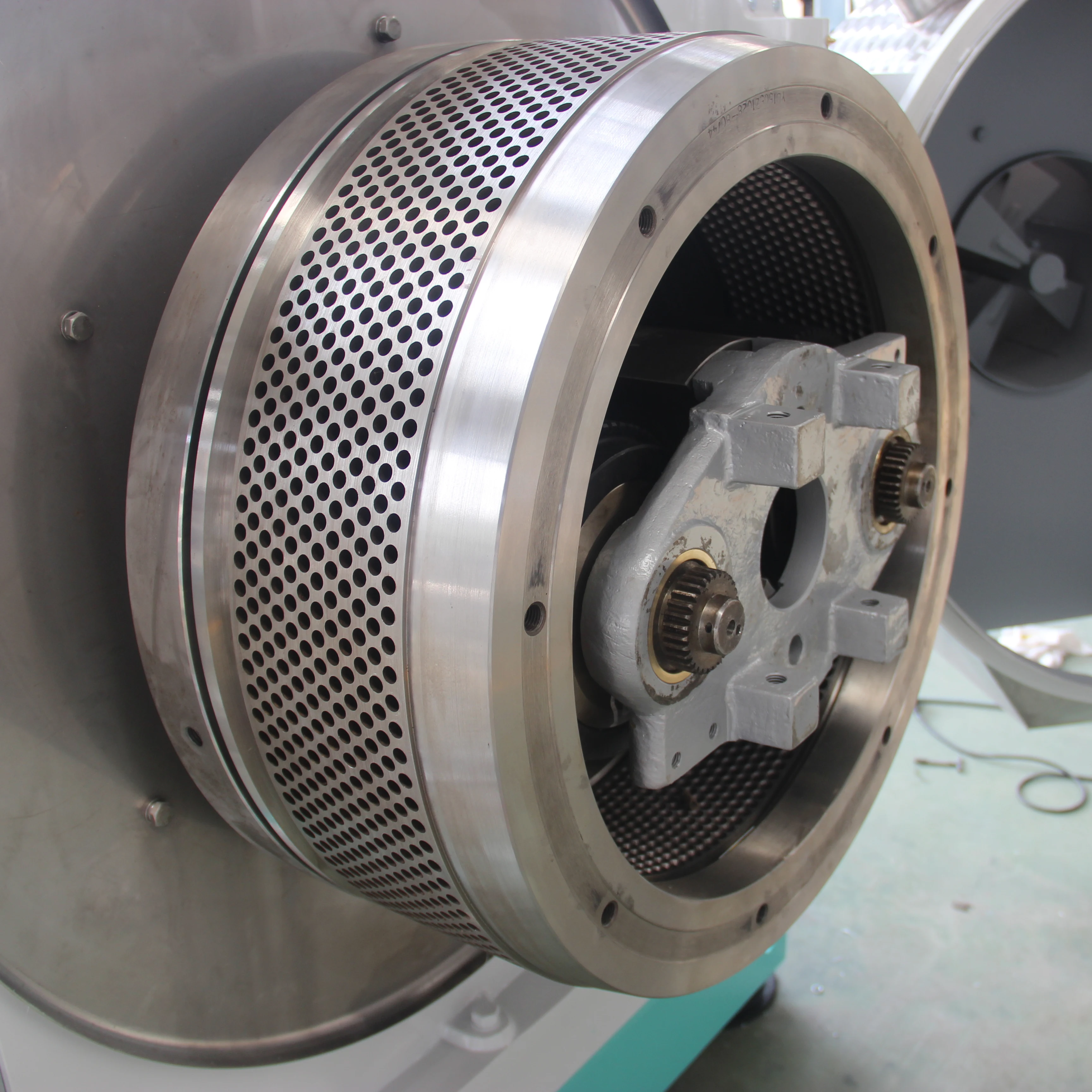 YUDA Chicken Feed Production Line Granulator Machine 55KW Animal Feed Pellet Making Machine For Livestock Feed