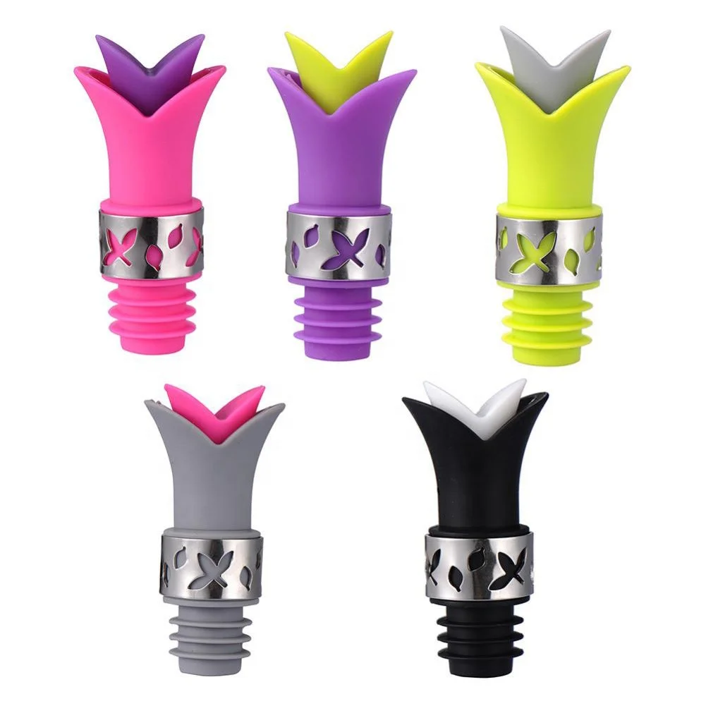New Design Keep Wine Reusable Beer Bottle Cover Silicone Wine Bottle Stopper Pourer with Stainless Steel Accent