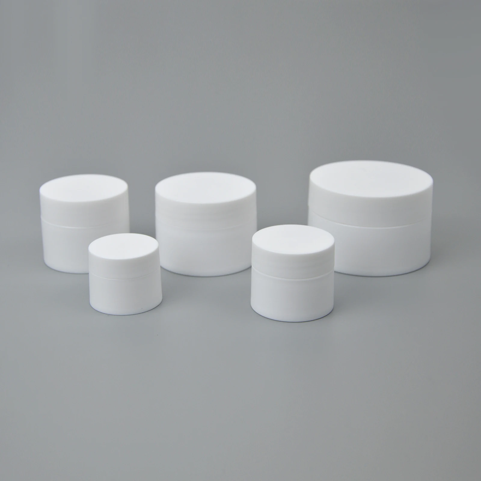 Factory OEM Uv Gel Nail Polish Oil Jar 20g Round White Pp Plastic Cosmetic Eye Cream Mini Moisturizer Cream Lip Scrub Balm Jar