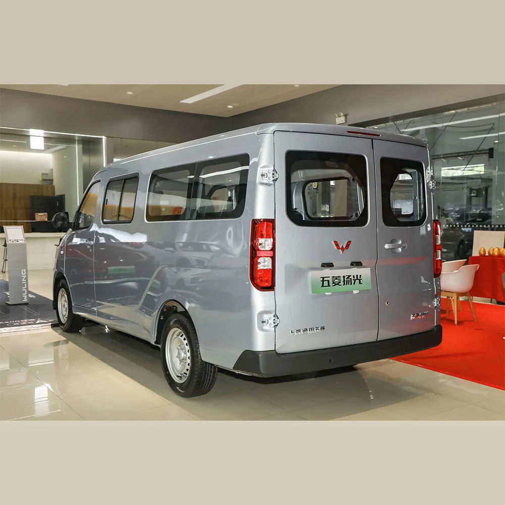 2024 дешевый мини-фургон WULING YANGGUANG Новый энергетический автомобиль для экспорта 230 км 300 из Китая чистый Электрический фургон