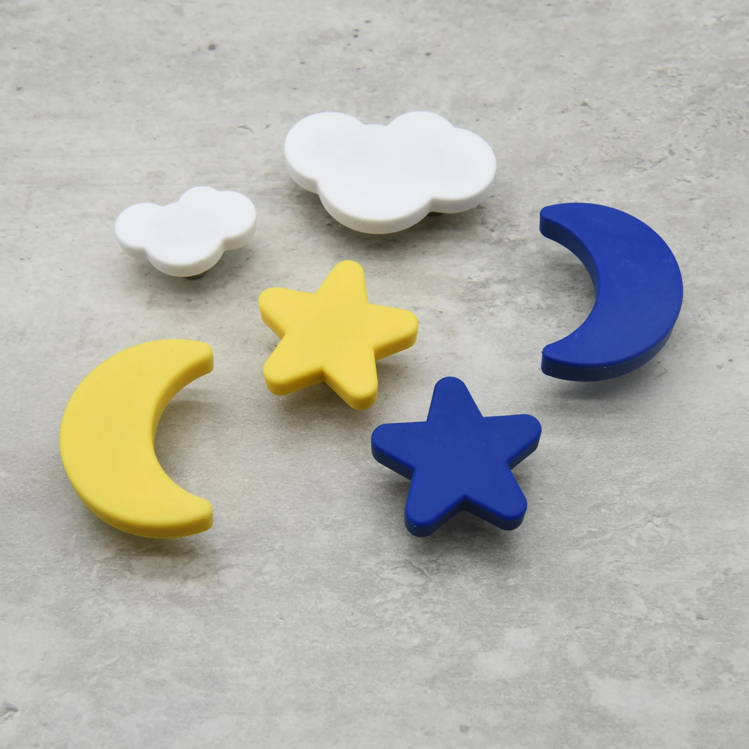 cute cabinet handle with different color