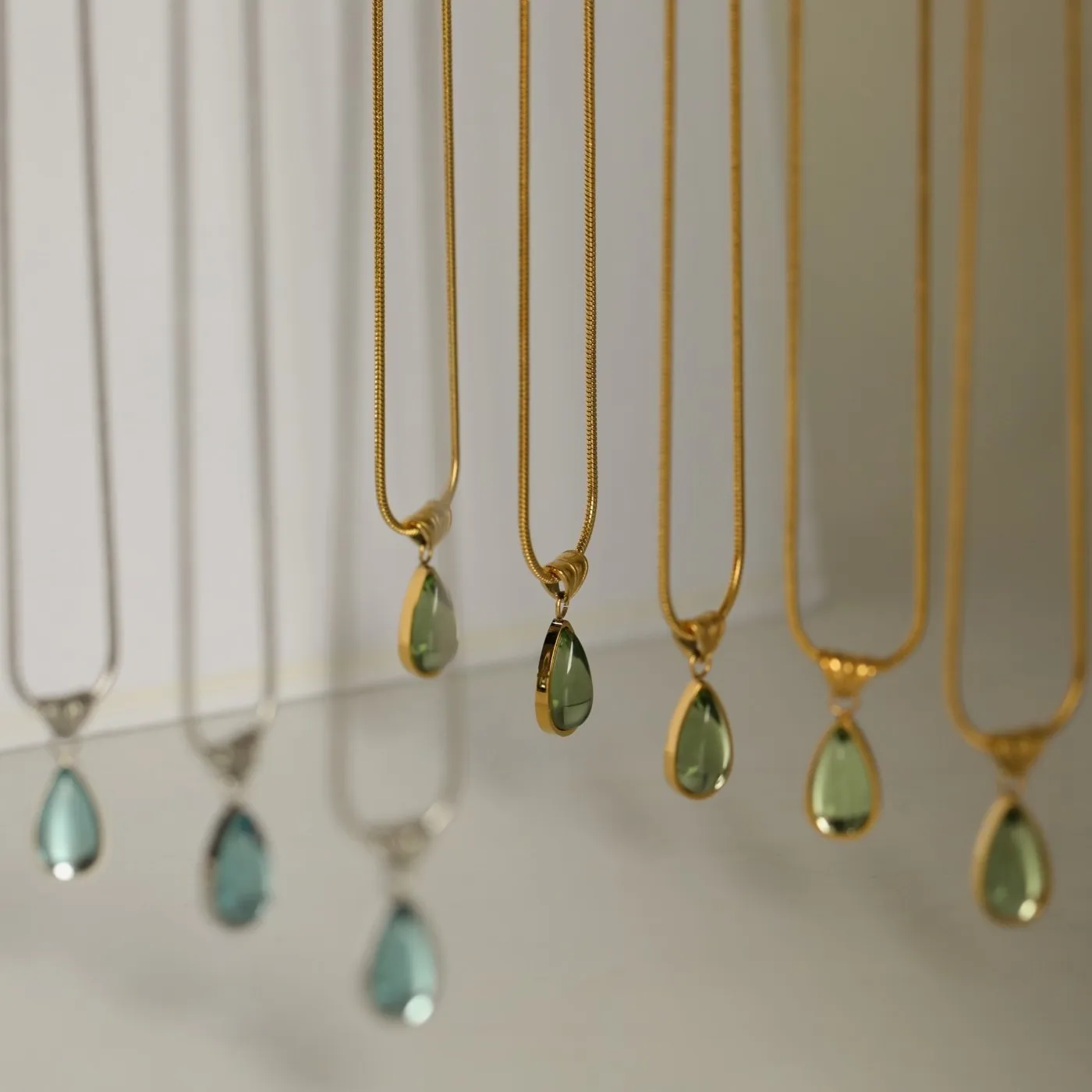Dina Wholesale Fine Jewelry Vintage Stainless Steel Jewelry Olive Green Teardrop Necklace 18K Gold Filled Jewelry