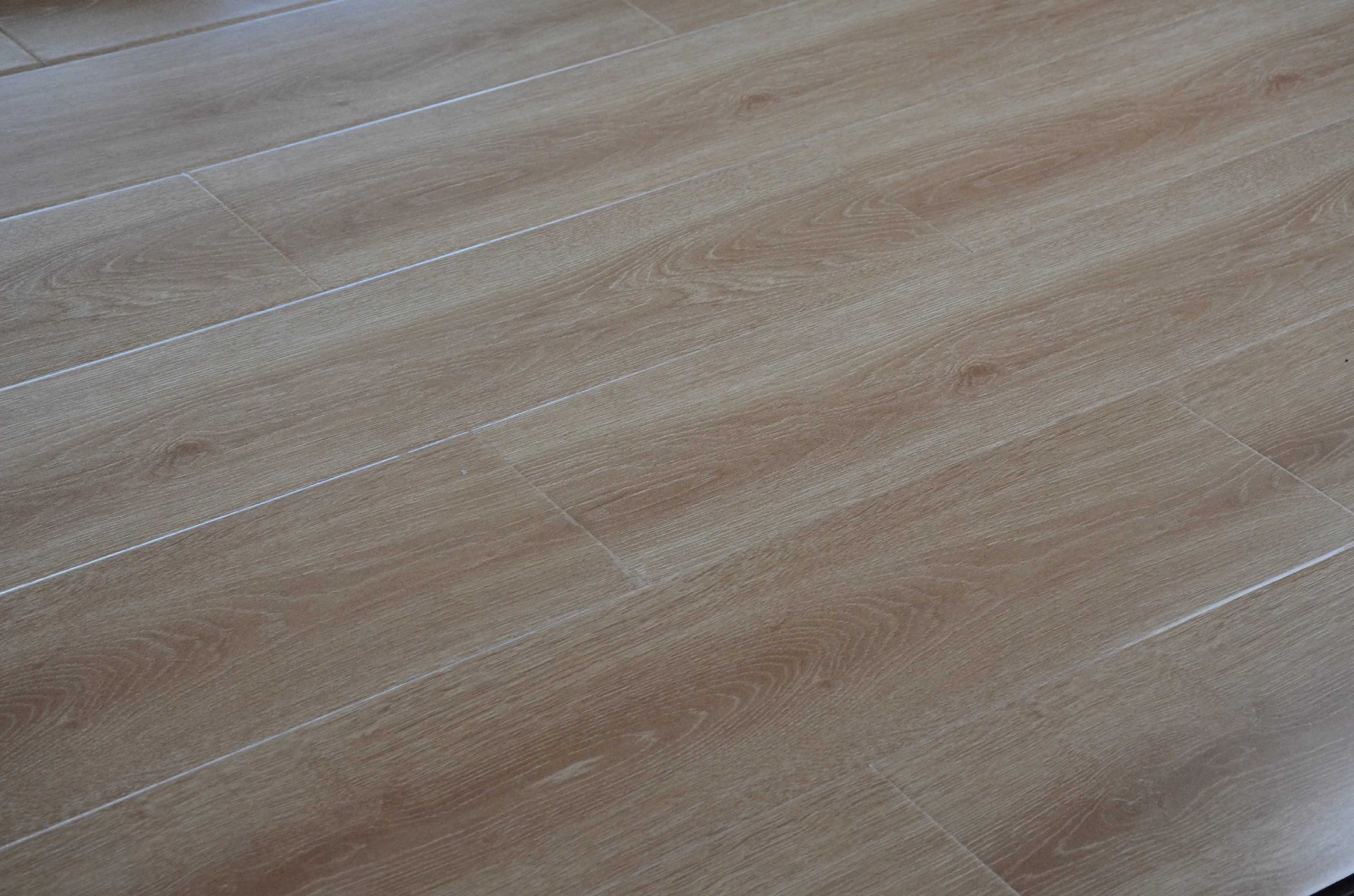 Beach cottage wood look floor tiles durable  indoor smooth surface wooden floating parquet flooring