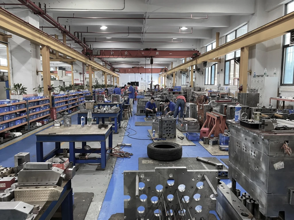 Injection moulding automotive parts mold on window seal seat belt car seats plastic injection molding automotive parts