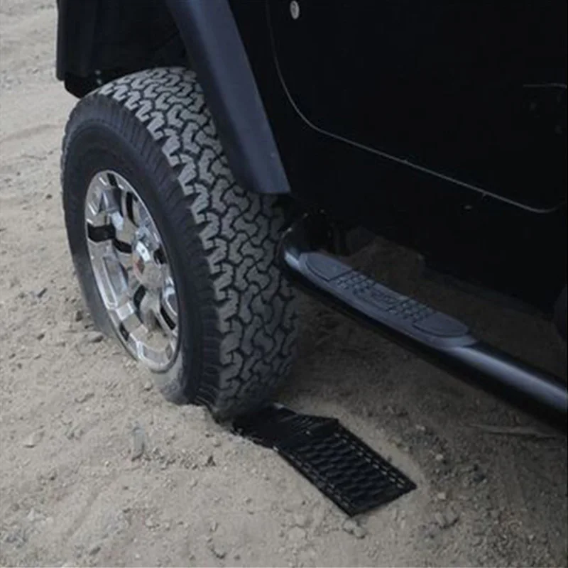 Portable Tire Escape Tool Automobile Escaper Foldable Auto Traction Mat Tire Grip Aid