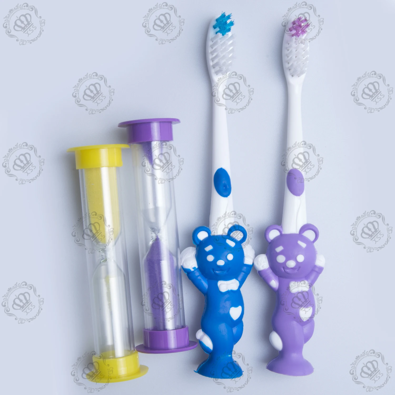 Детская зубная щетка Xibrush от производителя в форме медведя с основанием на присоске