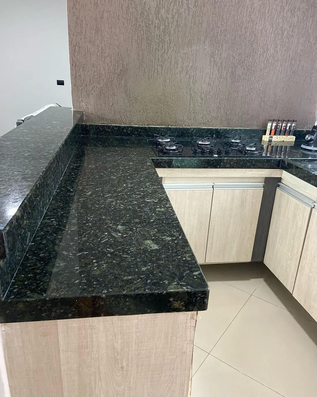 Cheapest Natural Stone Granite Polished Green Granite Slab Countertop Kitchen Top