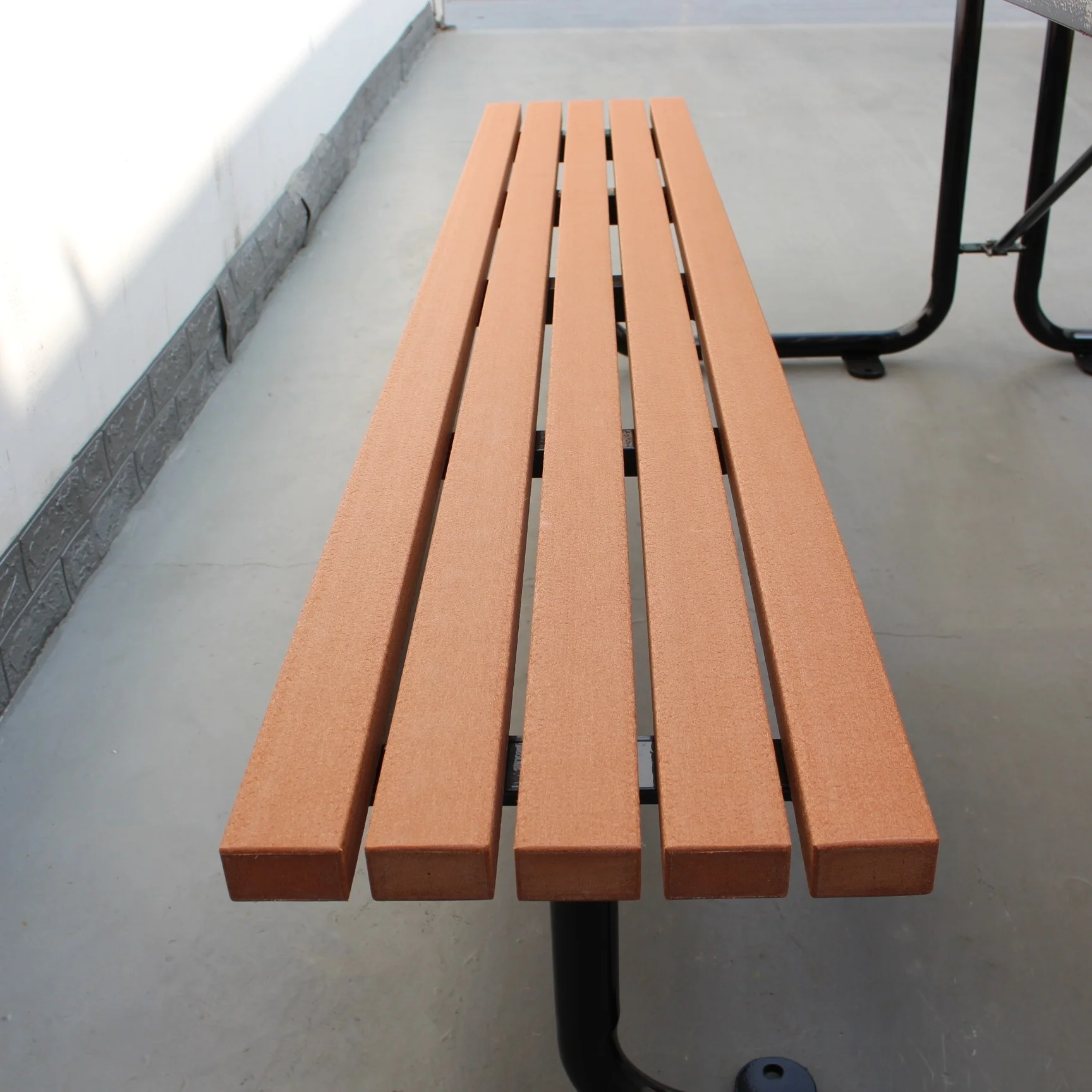 Steel and HDPE Recycle Plastic Wooden Park Table Outdoor Park Picnic Table 8 Seats Composite Slat Park Bench Garden Table