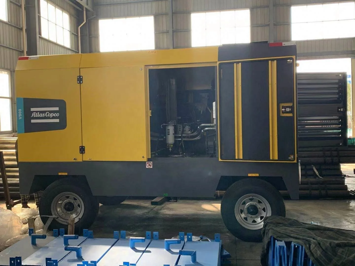Новинка 2021 состояние продукции воздушный компрессор Atlas Copco V900 для сверления в течение одного года
