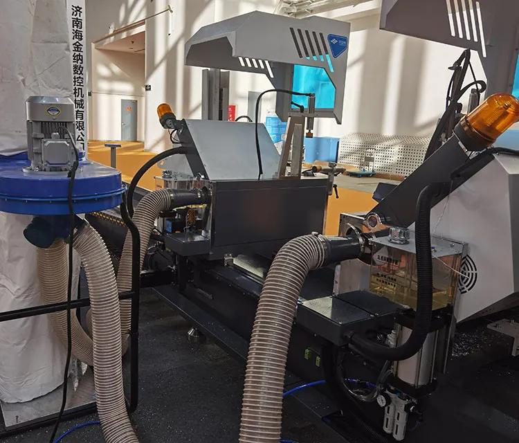 Алюминиевые окна и двери Автоматическая резка машина cnc двойная головка торцовочная пила для рамы