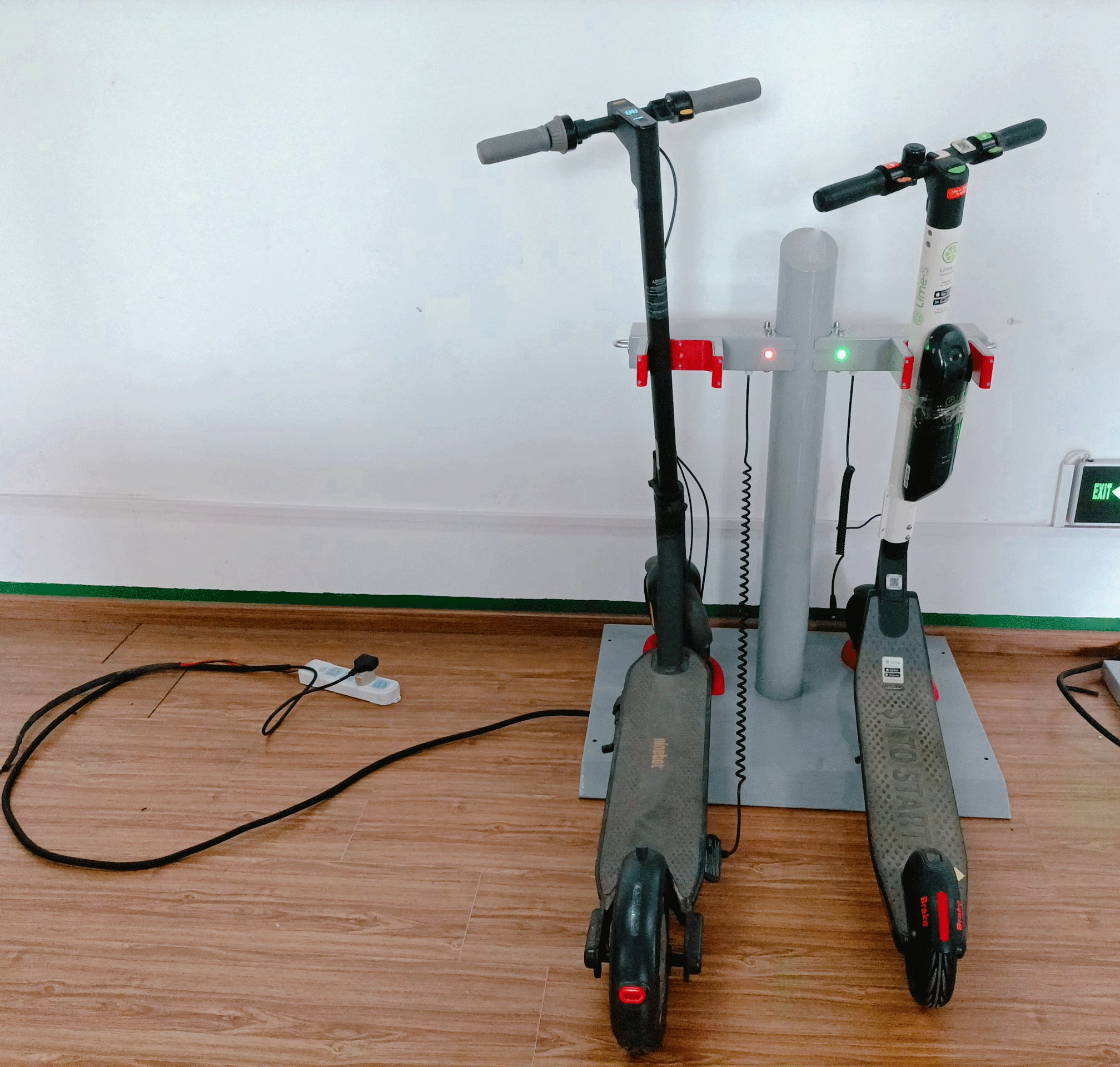 Новая рекламная универсальная стандартная док-станция для зарядки литиевых батарей