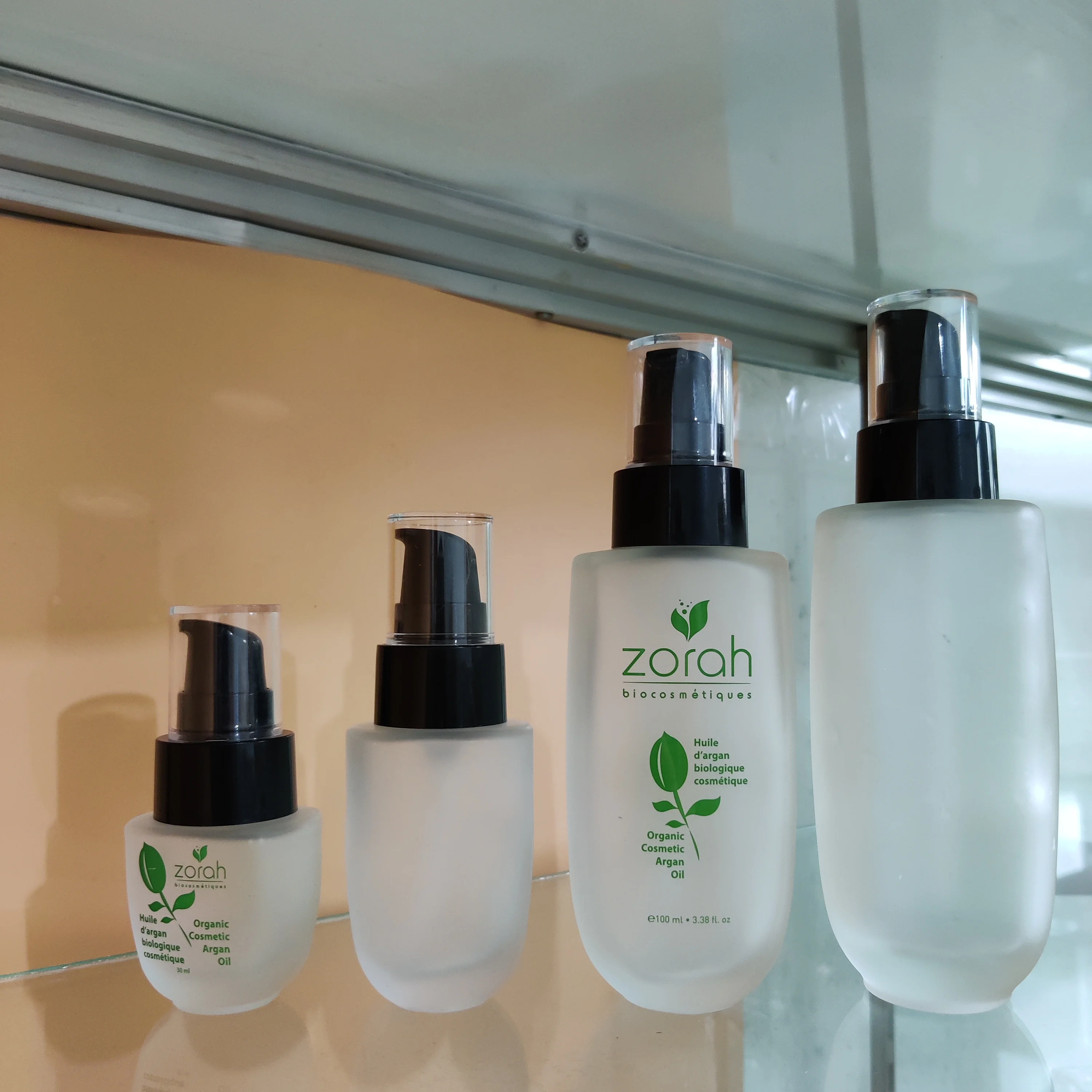 cosmetic packaging 50ml U shape foundation lotion clear flat glass bottle with silver pump