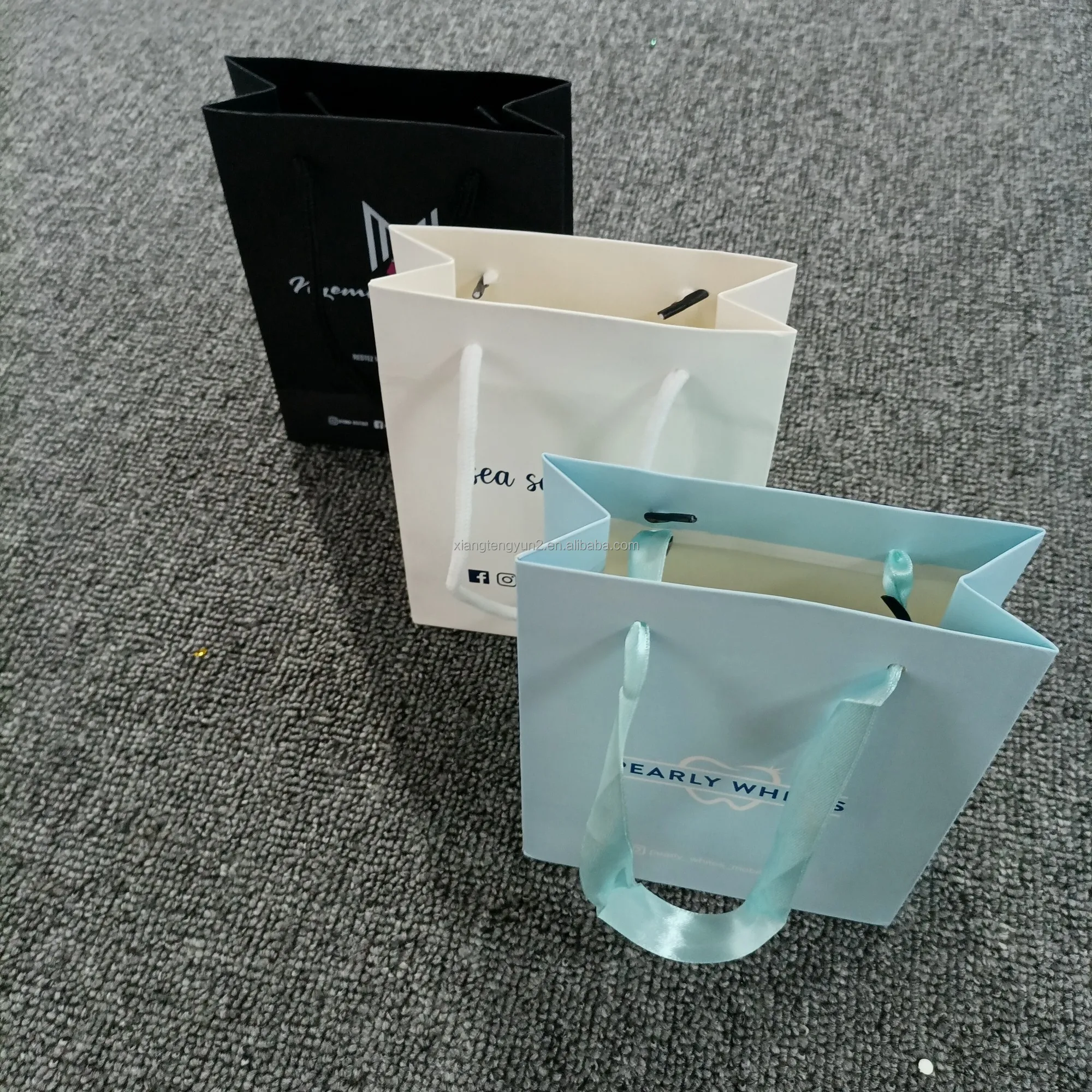Wholesale Cheap Price Luxury Famous Brand Gift Custom Printed Shopping Paper Bag With Your Own Logo