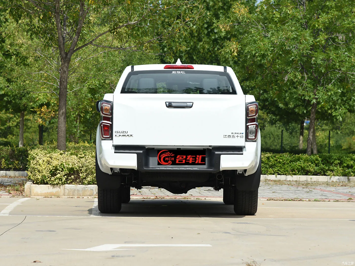 Isuzu D-max 1.9T 4x4 Automatic Diesel Car 4 door 5 seats Medium Diesel Pickup AWD 2WD Cheap mini Truck