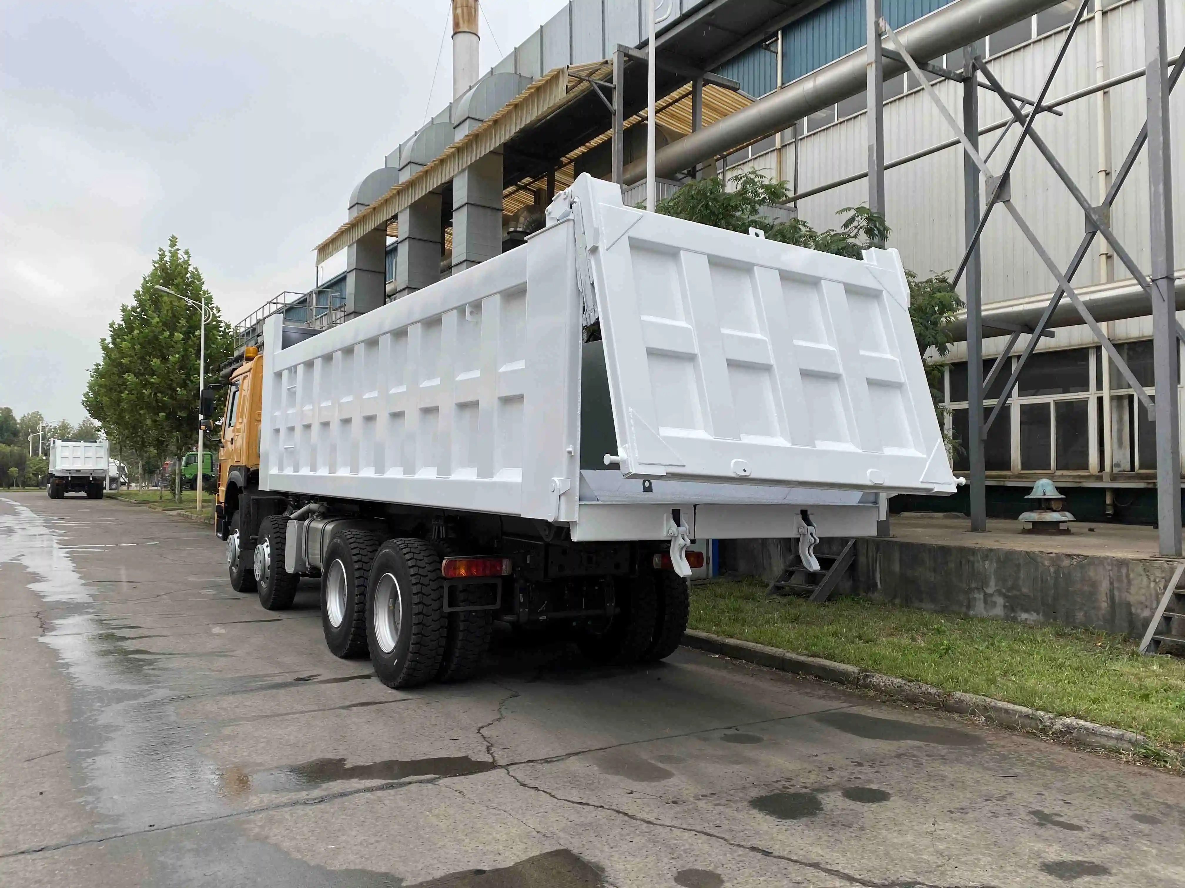 HOWO 2023 Year 400 HP New Model RHD/LHD 10 Wheels and 12 Wheel Dump Truck for Sale