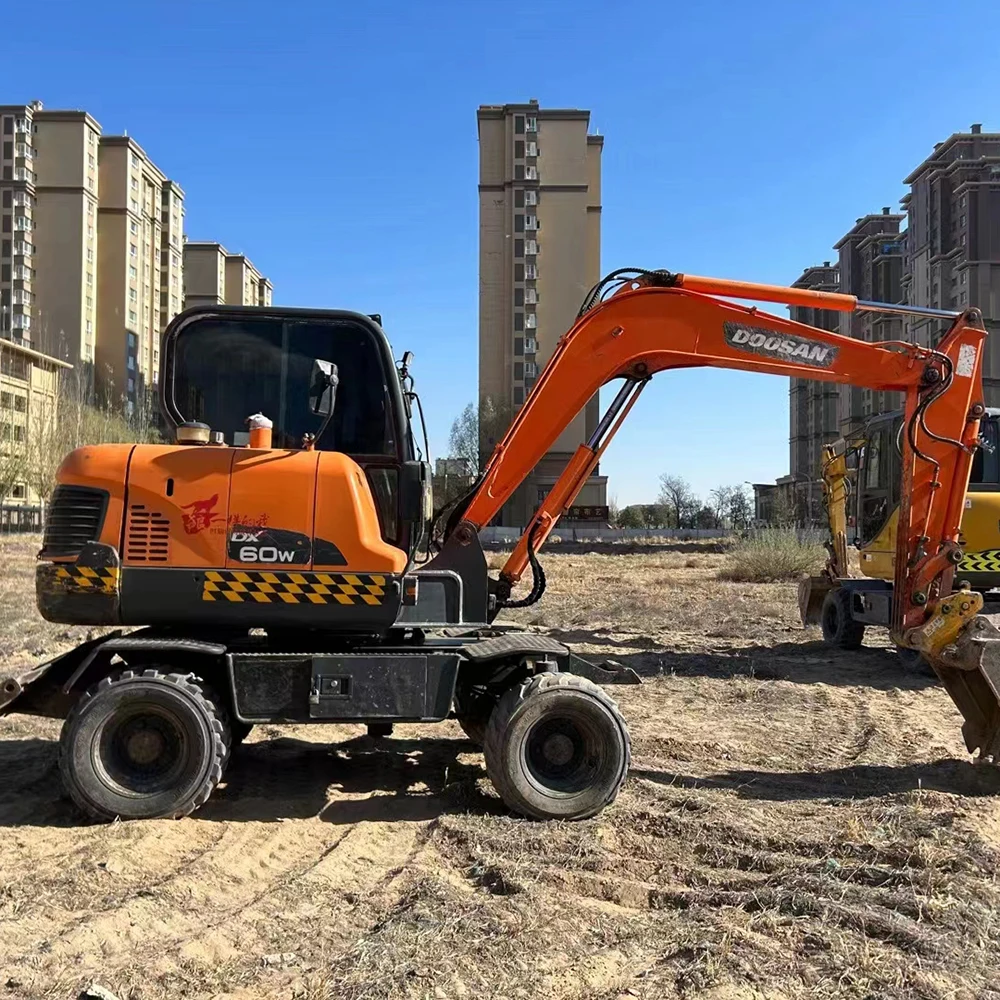 Cheap Price Original Machine 6 Ton Wheel Excavator Used Wheel Excavator Doosan DX60W For Sale