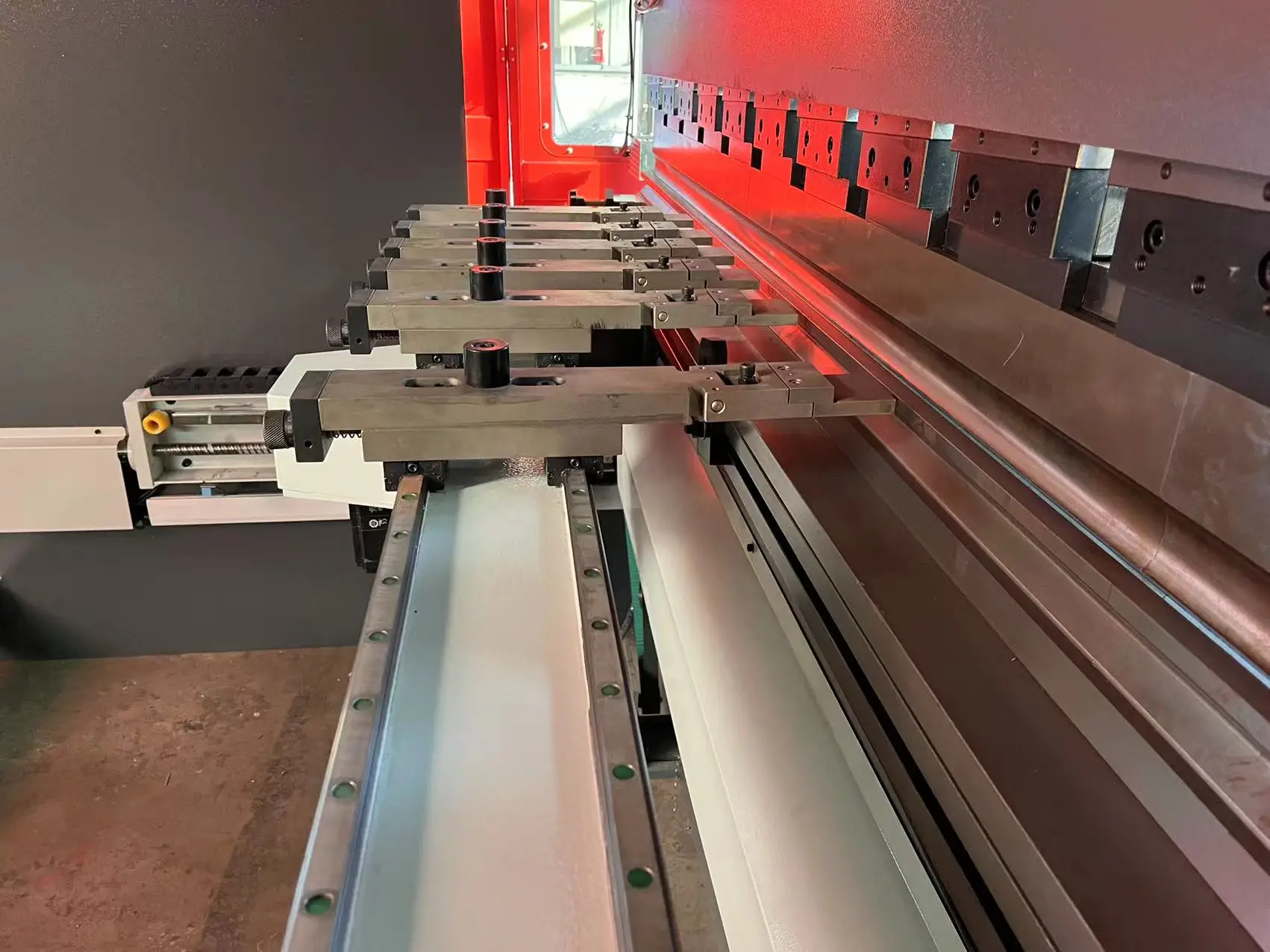 MAVO Brand 220T4000 CNC Hydraulic Press Brake Price with DA53T CNC system 5 axis