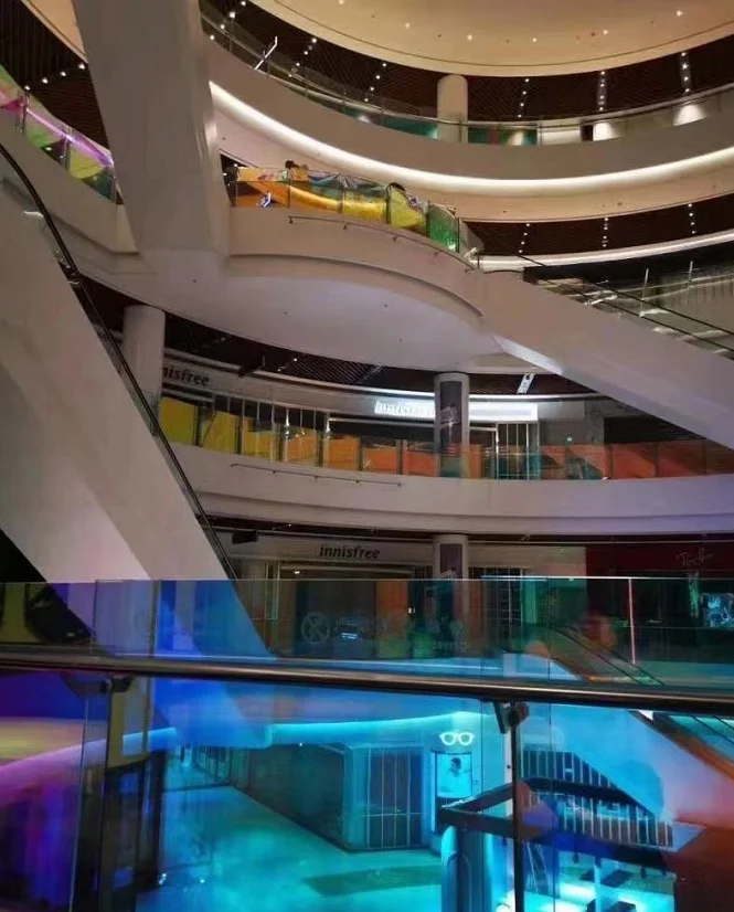 Hot Sale 2mil VLT70% Plastic Decorative Window Film Color Changing Chameleon Rainbow Film