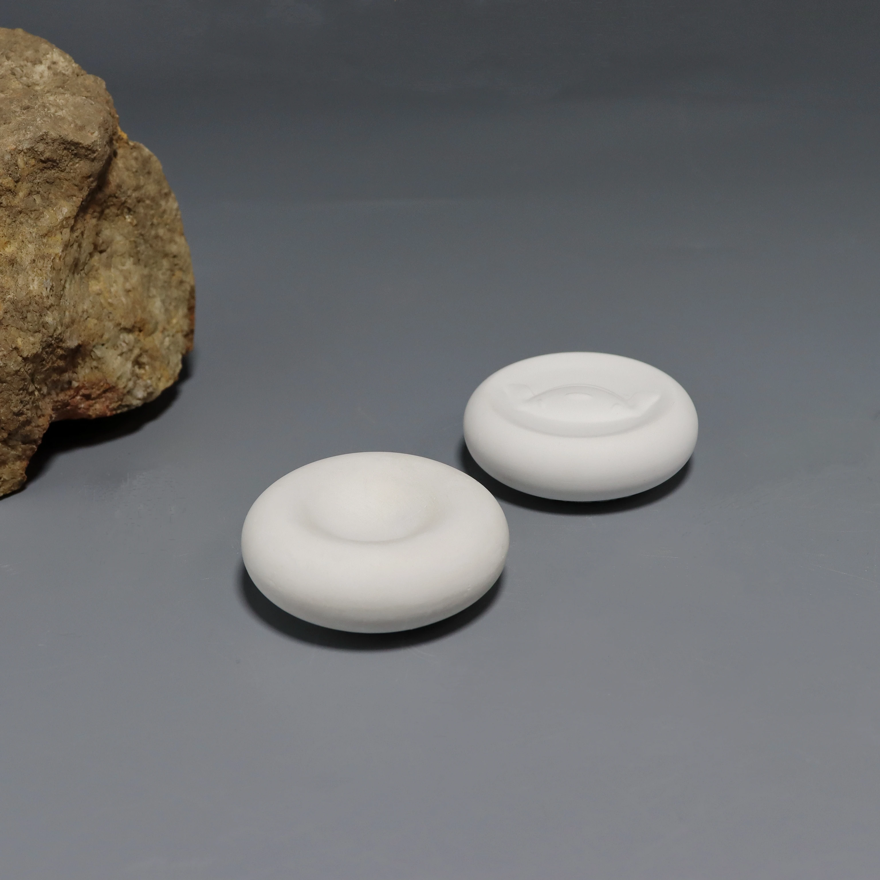 Customized Logo Concave Gypsum Stone Aroma Diffuser Porous Ceramic Stone Diffuser Perfume Aroma Diffuser Stone
