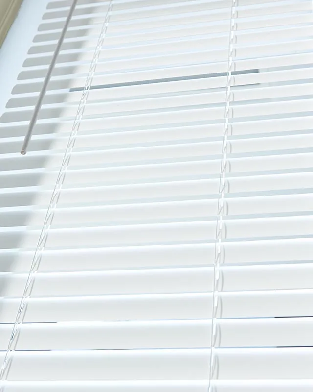 Custom Color Venetian pvc cordless fauxwood blinds with 2'50mm size for window