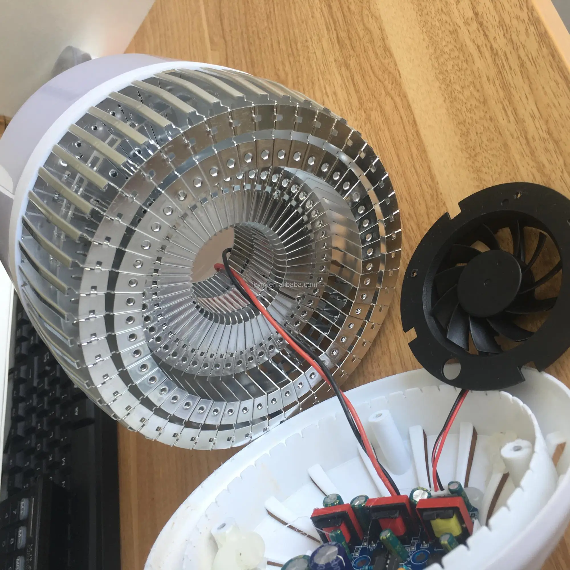 Бесплатный образец оптовая продажа дешевая цена 5W7W/9W/10W/12W/15W/18W/20W/24W E27 B22 A & T светодиодная лампа