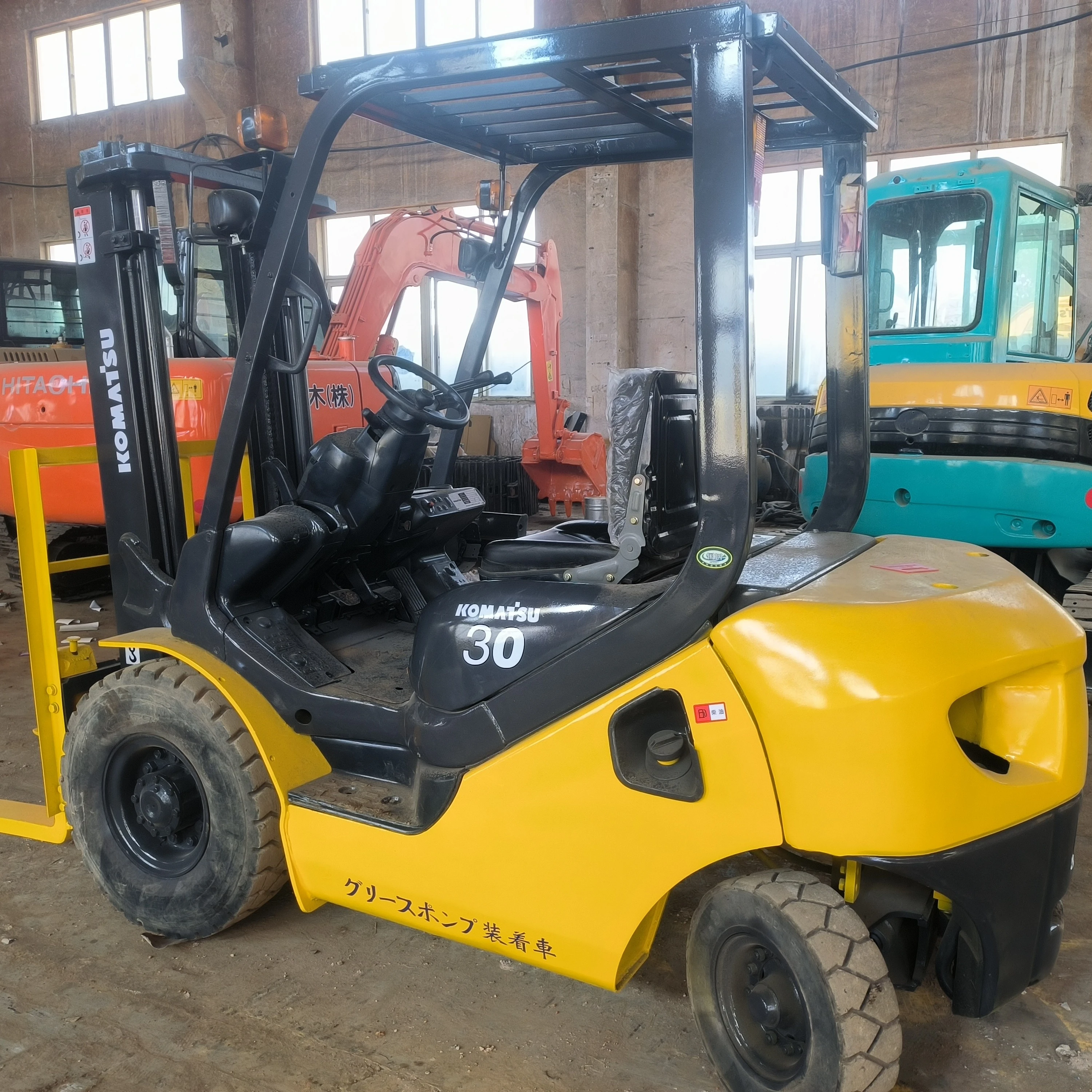 Original japan komatsu FD30 used diesel forklift 3 ton used komatsu diesel forklift FD25 FD40 FD50 cheap price