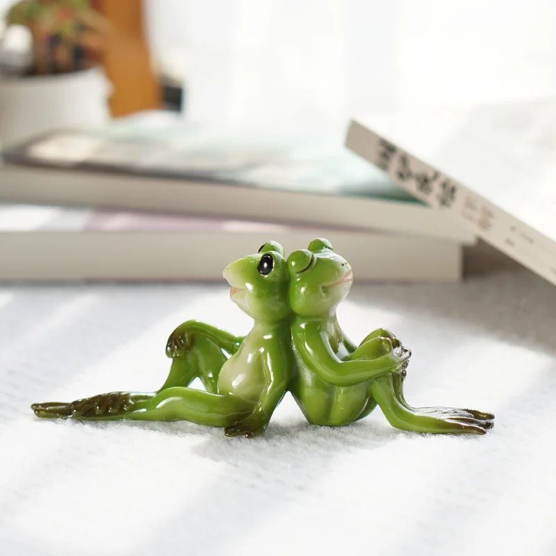 Z09842A Novelty Wedding Gifts for Guests Set Back to Frogs Figurines Valentin Days Couple Gift Micro Landscape Resin Statue