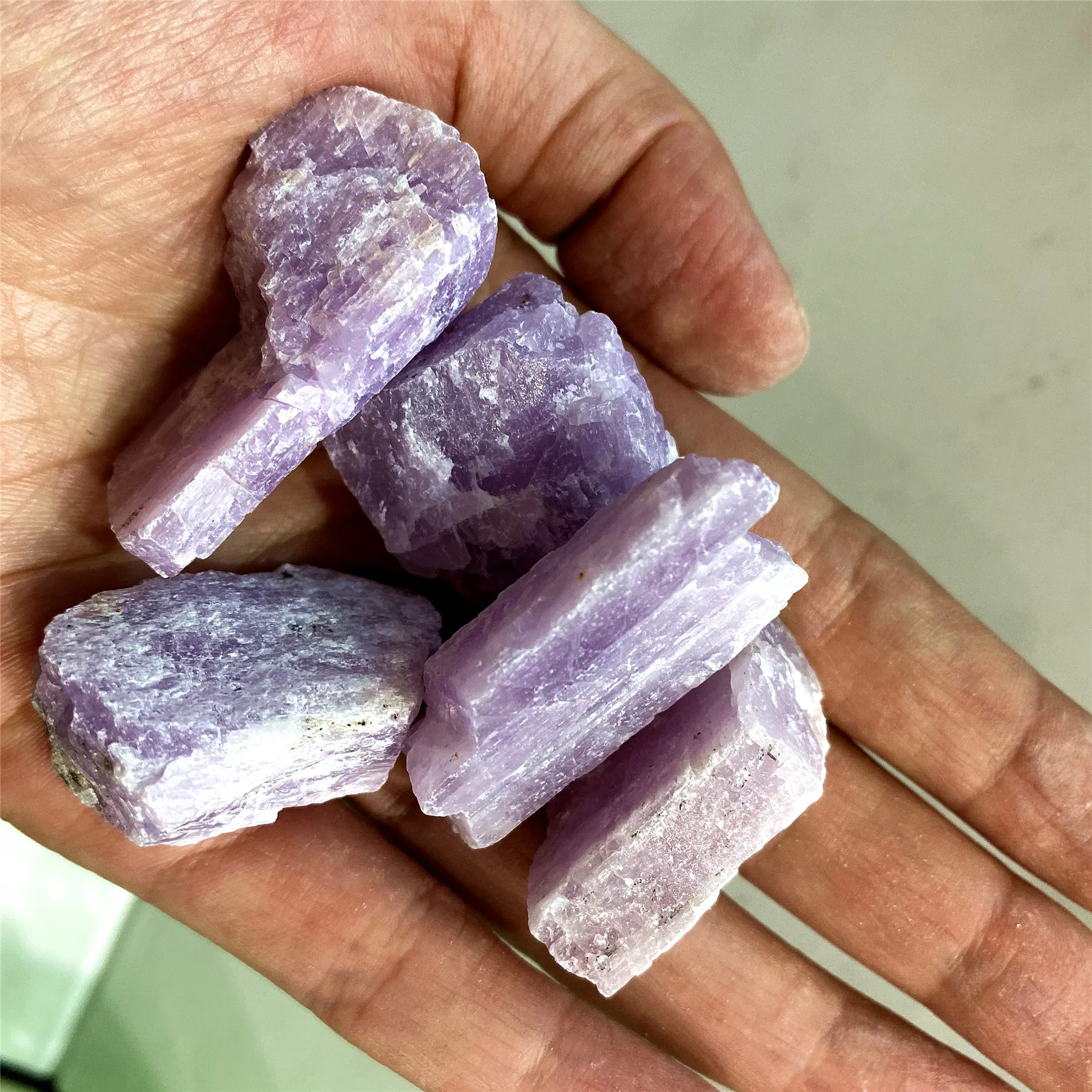 Wholesale Natural Tumbled Natural Kunzite Rough Stone  Healing Crystal For Gifts