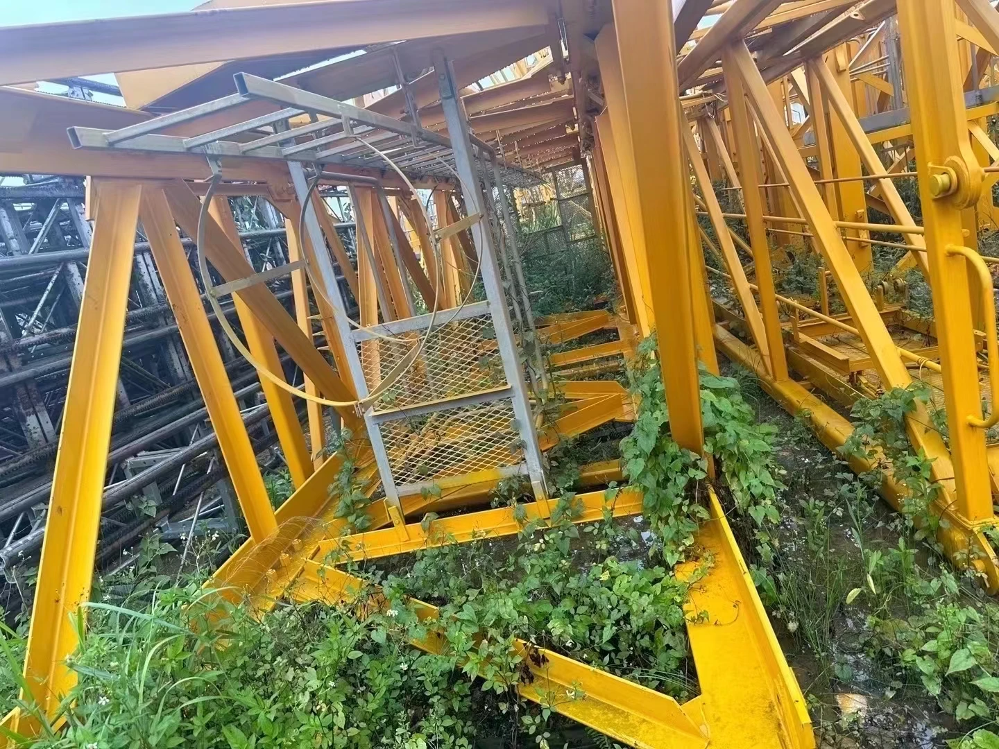 China Huaxia New 10ton Top-Slewing Electric Luffing-Jib Tower Crane with CE ISO Certificate