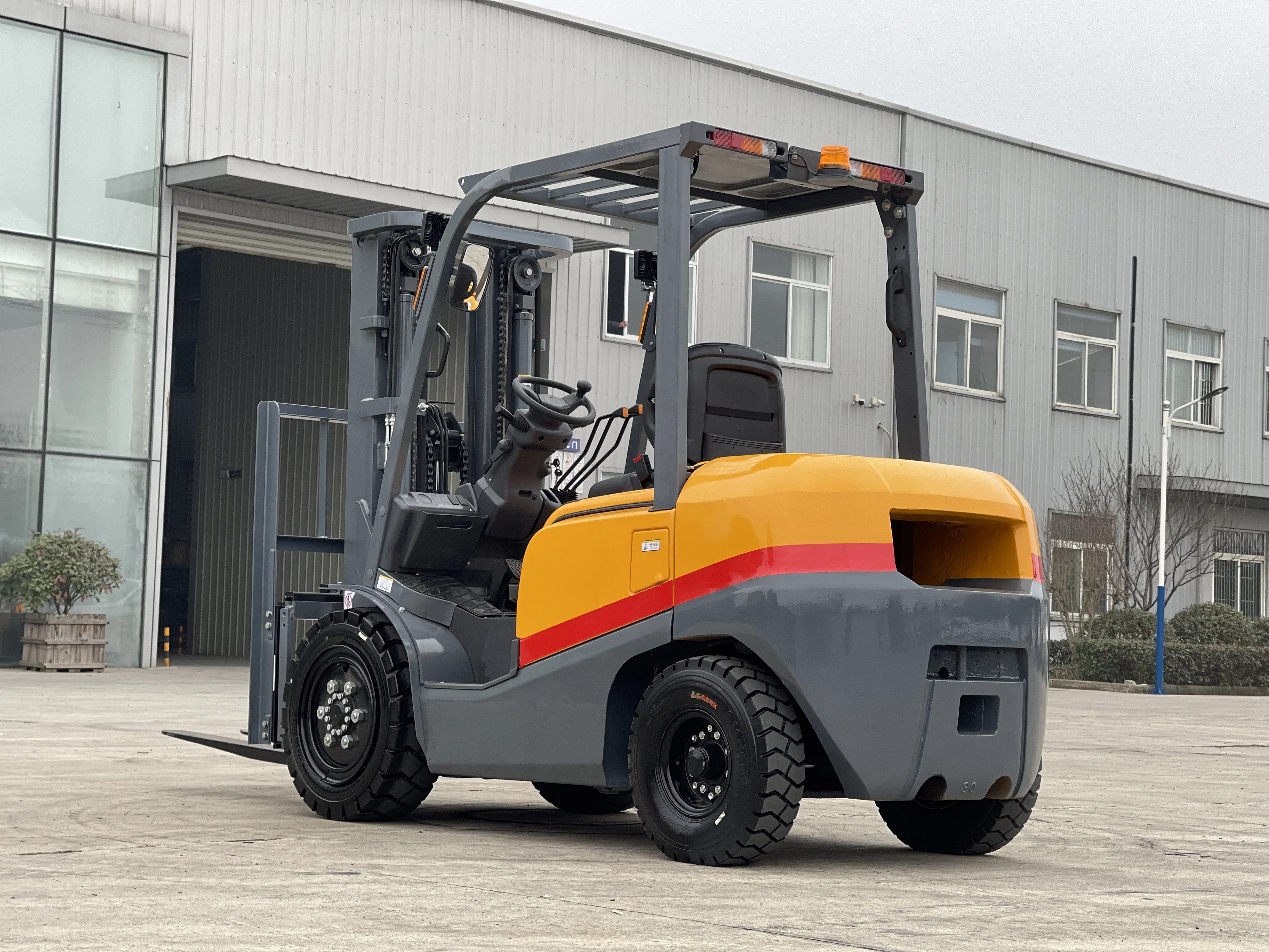2ton 2.5ton 3ton 3.5ton 4ton 5ton New Diesel Forklift truck triple mast for cheap price