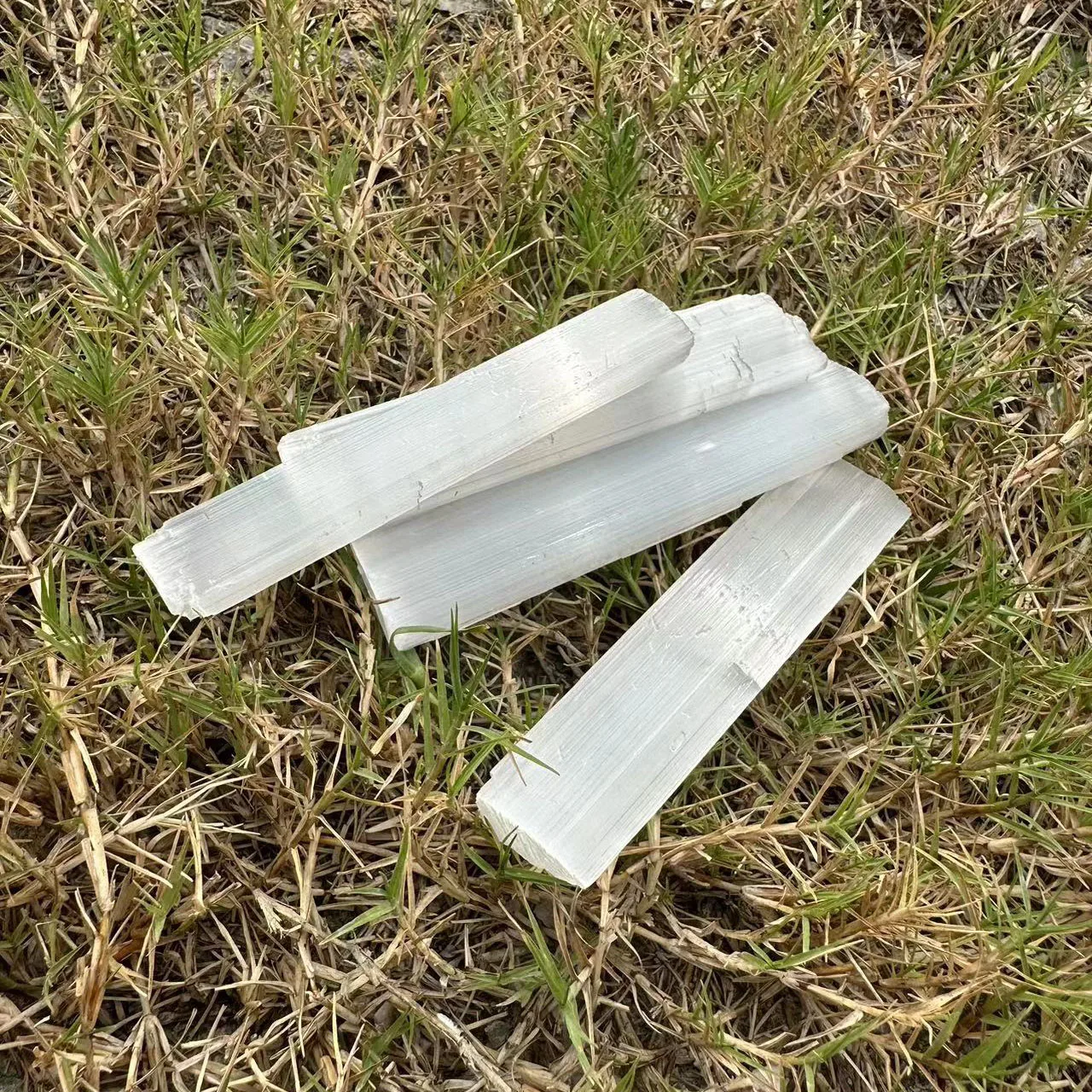 Wholesale natural raw gemstone fengshui wand Energy crystals healing reiki stones rough selenite sticks for decoration