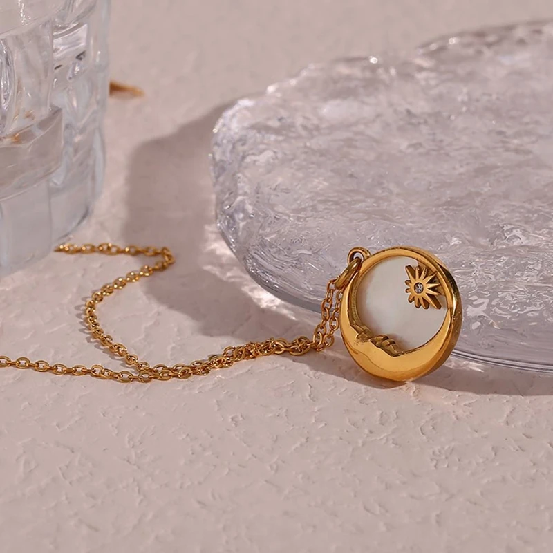 Design Natural Shell 18k Gold Plated Disc Sun Moon Pendant Necklace Tarnish Free Stainless Steel Necklace Design Jewelry