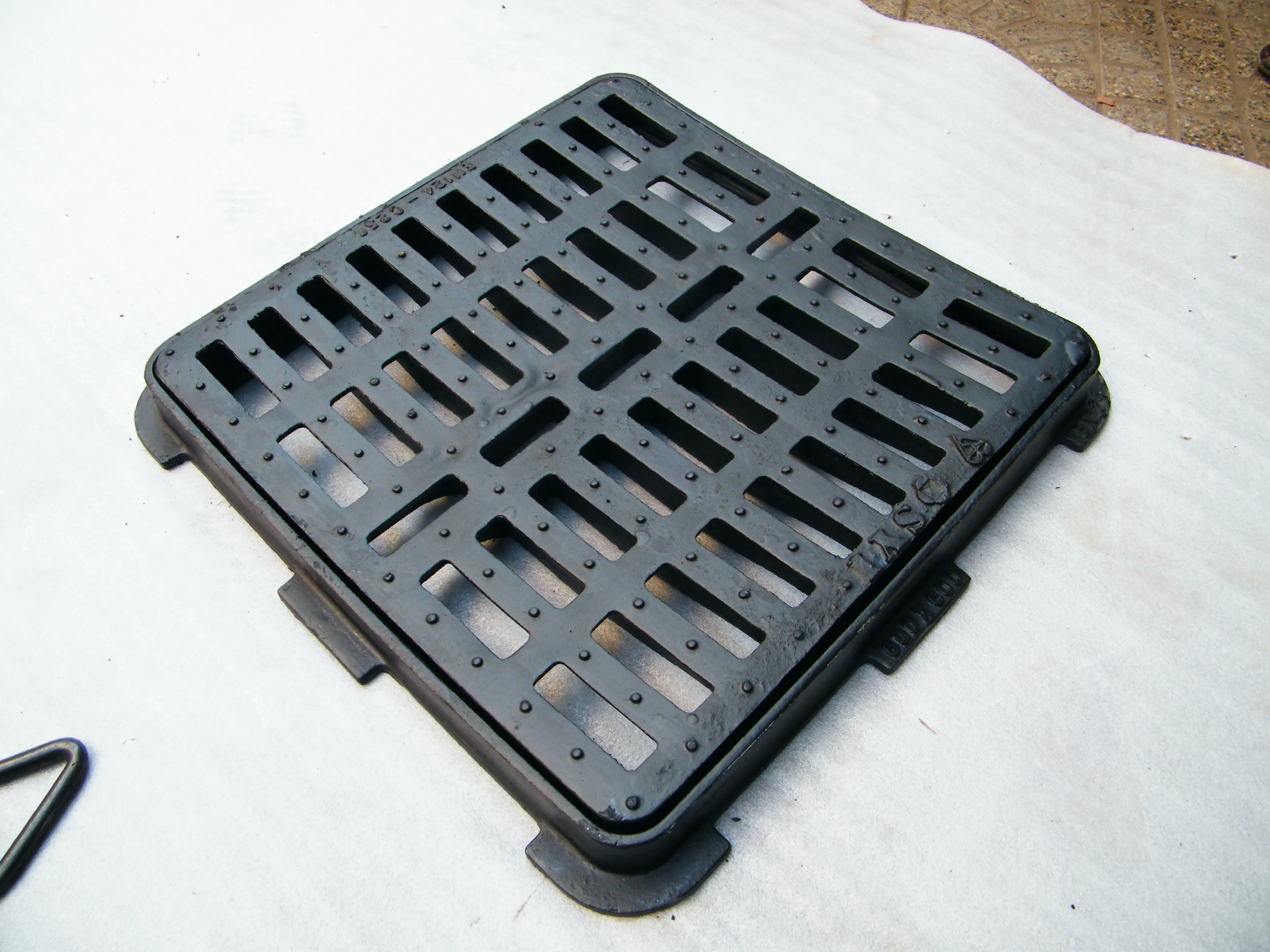 SYI Ductile Iron C250 Medium Duty Gully Grating With Flat Top Or v-Shape Top