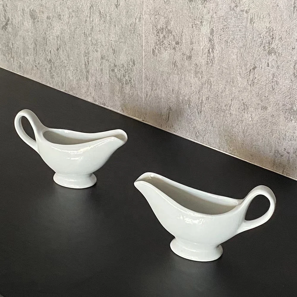 175ml 6 oz Super White Porcelain Gravy Boat with handle Classic shaped Hotel Restaurant use Handgrid Sauce Boat for Steak