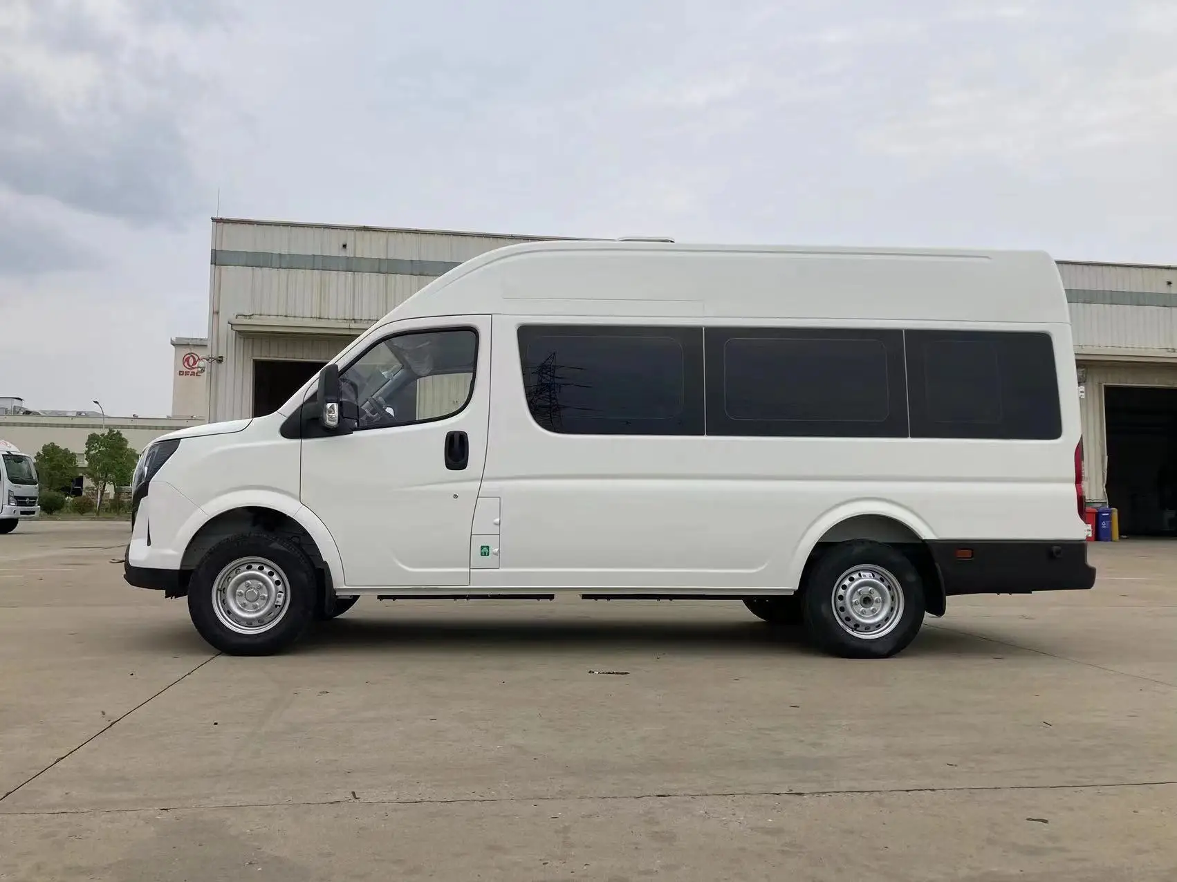 2023 новый дизайн Dongfeng U-van электрический автобус 4x2