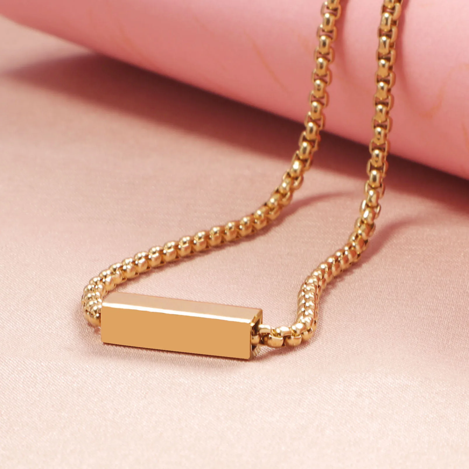 Fashion New Design Custom Logo,Corn Chain Square Tube Pendant Necklace For Women Lady Gift
