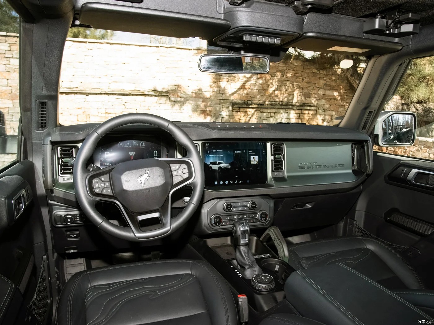 2024 New Vehicle Ford Petrol Car 2.3T 5-Seats Midsize SUV Ford Bronco