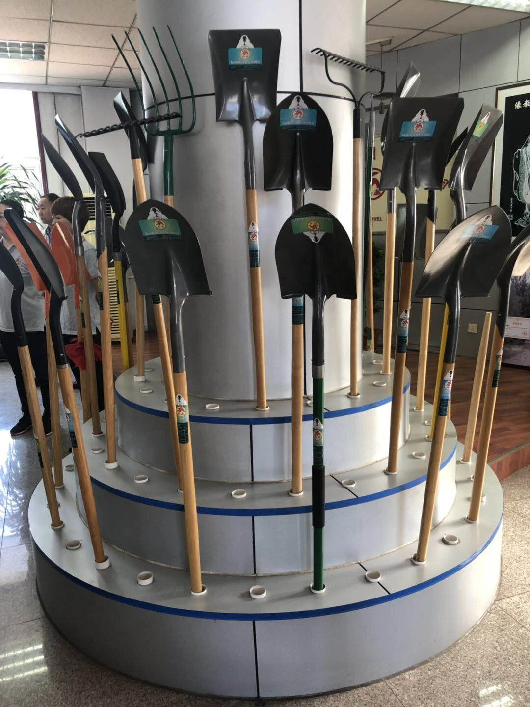 steel long handle wooden snow shovel garden spade garden rake