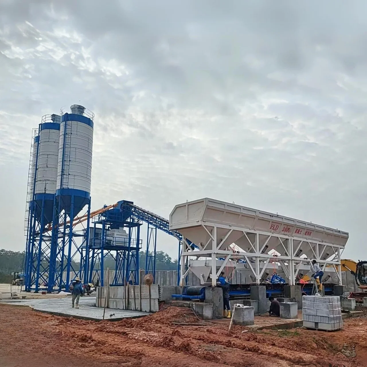Full Automatic 50M3 60M3 120M3 Mobile concrete batching plant Stationary concrete Mixer Batch Machine With 4 bend bucket hopper
