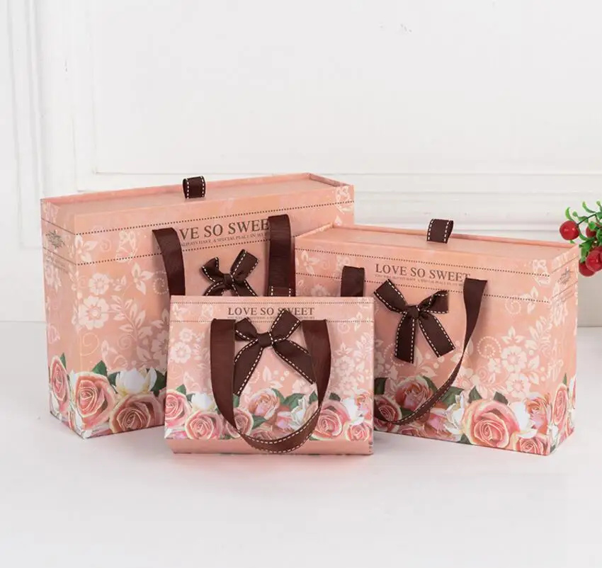 Wholesale Hot Sale Custom Logo Cosmetic Luxury Cheap Kraft Paper Christmas Gift Shopping Clothing Tote Bag With Handles