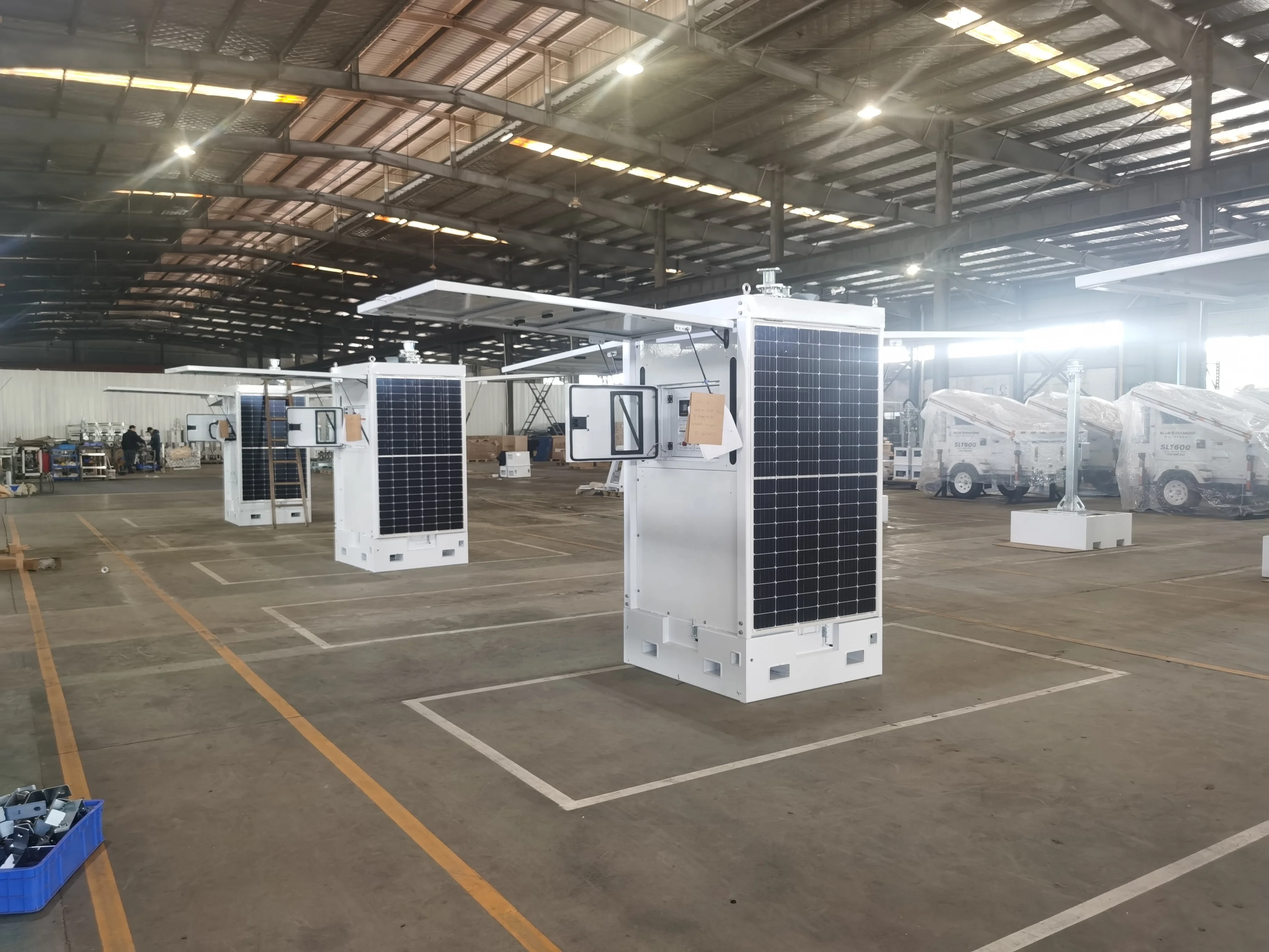 Long Life Using Cuboid Mobile Solar CCTV Tower With AGM Surveillance Tower