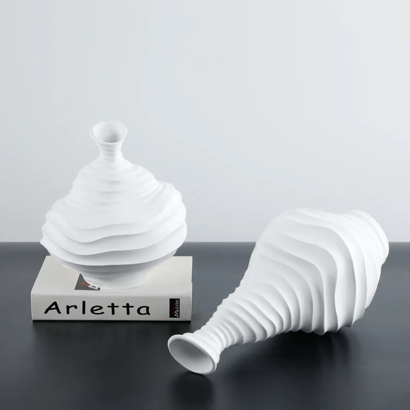 Tabletop Resin Irregular Vase Home Decoration Vase Black And White Accessories Flower Arrangements