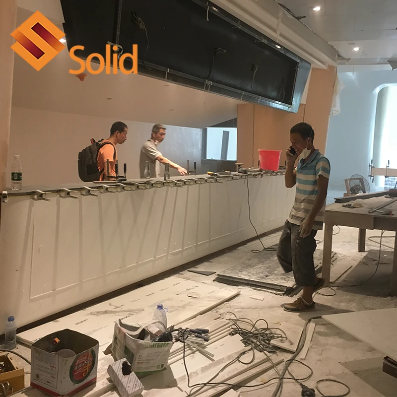 Банковский кассир стойка регистрации в отеле аэропорту информационный центр сервисный