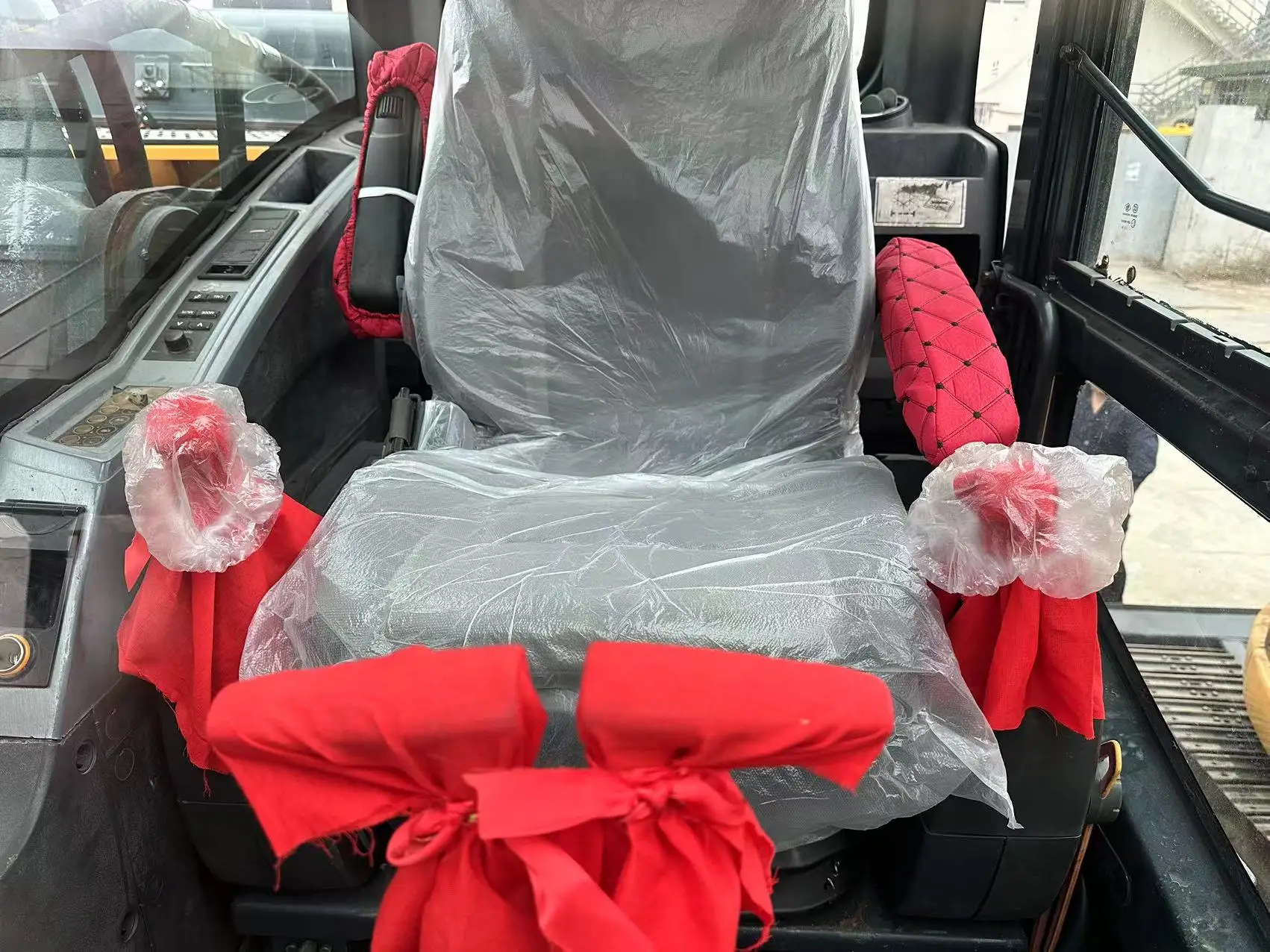 Используется корейский экскаватор Hyundai 305 автоматический гидравлический подержанный R305