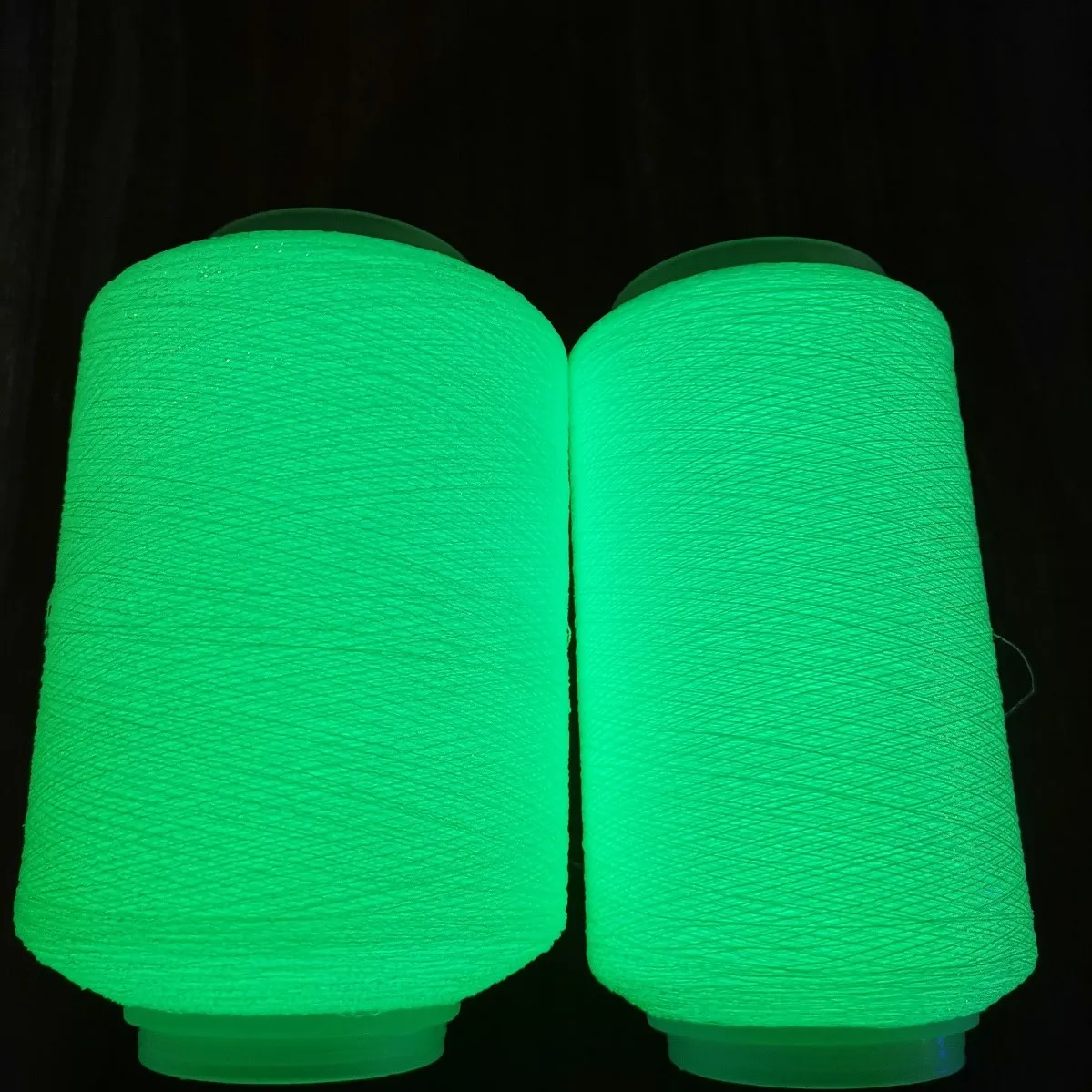 Wholesale Glow in the Dark Yarn Polyester Luminous & Glowing Fashion Computer Knitting Weaving Yarn for Christmas Gift